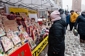 Mikołaj, stragany, koncerty. Trwają Świąteczne Spotkania Elblążan