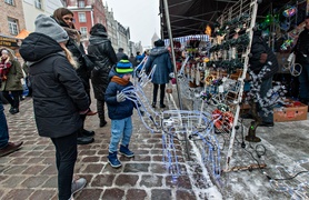 Mikołaj, stragany, koncerty. Trwają Świąteczne Spotkania Elblążan