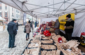 Mikołaj, stragany, koncerty. Trwają Świąteczne Spotkania Elblążan