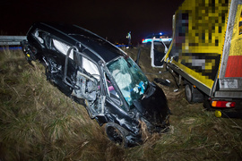 Osobówka na dachu, a auto dostawcze na boku