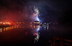 Na pokazie fajerwerków elblążanie przywitali Nowy Rok zdjęcie nr 253880