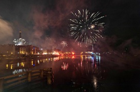 Na pokazie fajerwerków elblążanie przywitali Nowy Rok zdjęcie nr 253875