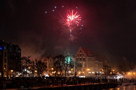 Na pokazie fajerwerków elblążanie przywitali Nowy Rok zdjęcie nr 253885