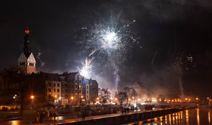 Na pokazie fajerwerków elblążanie przywitali Nowy Rok zdjęcie nr 253893
