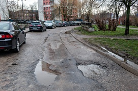 Dziurawe dywagacje drogowe (opinia)