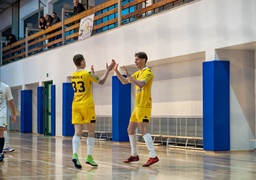 Futsal na żółto, biało i niebiesko