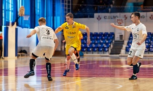 Futsal na żółto, biało i niebiesko zdjęcie nr 254288