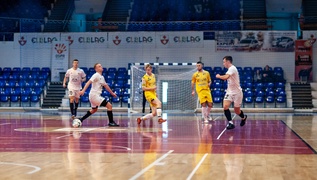 Futsal na żółto, biało i niebiesko