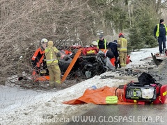 Wypadek pod Pasłękiem. Jedna osoba nie żyje, pięć jest rannych