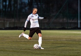 Olimpia wygrała w zimny, deszczowy wieczór