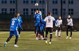 Olimpia wygrała w zimny, deszczowy wieczór