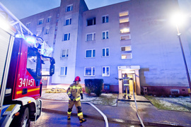 Pożar na trzecim piętrze, trzy osoby poszkodowane