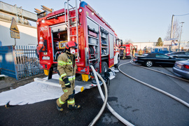 Spłonął warsztat z 5 pojazdami w środku