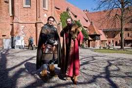 Jagiełło w meleksie, rycerz ze smartfonem, światła, kamera, akcja!