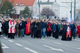 Wierni przeszli przez miasto w drodze krzyżowej