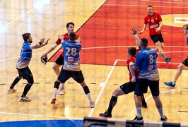 Zacięta walka i podział punktów z liderem