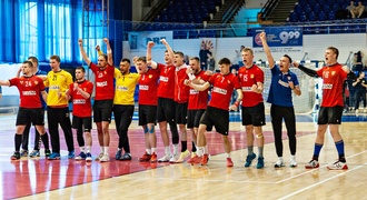 Zacięta walka i podział punktów z liderem