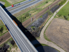 Płoną trawy, strażacy apelują i ostrzegają