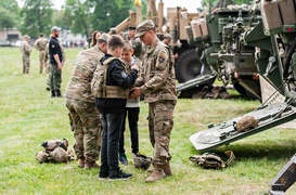 W mundurze... lecz bardziej na luzie