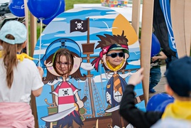 W mundurze... lecz bardziej na luzie