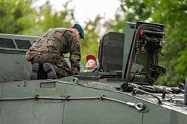 W mundurze... lecz bardziej na luzie W mundurze... lecz bardziej na luzie