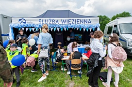 W mundurze... lecz bardziej na luzie