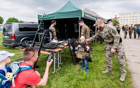 W mundurze... lecz bardziej na luzie W mundurze... lecz bardziej na luzie