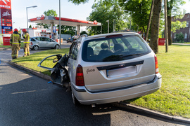 Pasłęk. Kierowca uderzył w drzewo