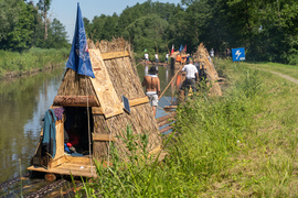 Tratwa, klacz i kanał