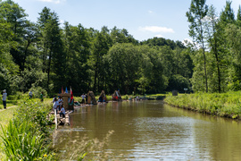 Tratwa, klacz i kanał