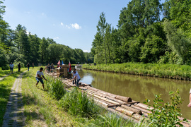 Tratwa, klacz i kanał