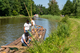 Tratwa, klacz i kanał