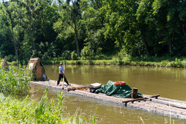 Tratwa, klacz i kanał