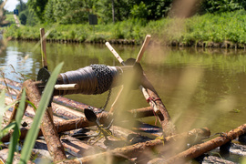 Tratwa, klacz i kanał