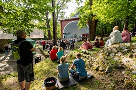 Niedziela pod znakiem Mrożka