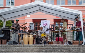 Dźwięki popłynęły po schodach