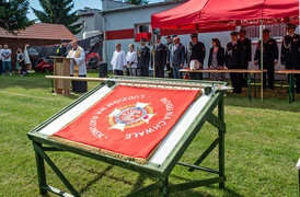 Strażacy ochotnicy z Łęcza mają swój sztandar zdjęcie nr 266619