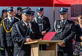 Strażacy ochotnicy z Łęcza mają swój sztandar zdjęcie nr 266636