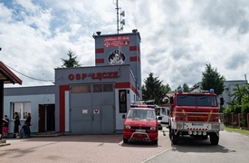 Strażacy ochotnicy z Łęcza mają swój sztandar zdjęcie nr 266565