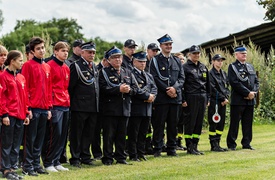 Strażacy ochotnicy z Łęcza mają swój sztandar zdjęcie nr 266587