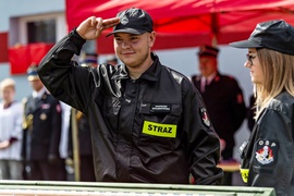Strażacy ochotnicy z Łęcza mają swój sztandar zdjęcie nr 266615