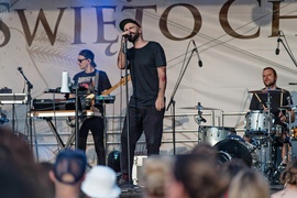 \"30 cm ponad chodnikami\" z elblążanami