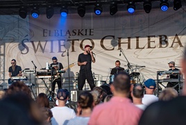 \"30 cm ponad chodnikami\" z elblążanami