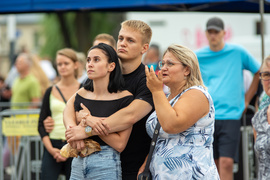 Muzyka... popłynęła