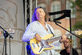 Muzyka... popłynęła