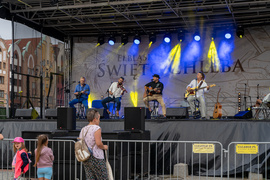 Muzyka... popłynęła