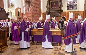 Pożegnali biskupa Jana Styrnę zdjęcie nr 270588
