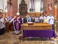 Pożegnali biskupa Jana Styrnę zdjęcie nr 270633