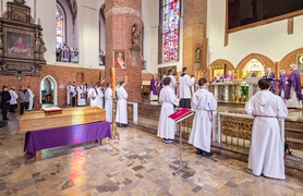 Pożegnali biskupa Jana Styrnę zdjęcie nr 270615