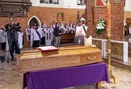 Pożegnali biskupa Jana Styrnę zdjęcie nr 270589